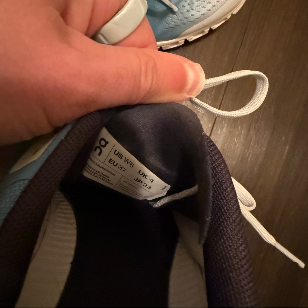 On Cloud Running Shoes - Cloudflow - Women's Size 6 (Light Blue/Yellow) - Picture 5 of 5